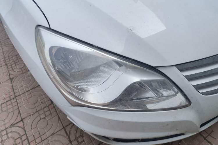 Used Hyundai Celesta 2011 1.6L Manual Comfort Edition Right Front Headlight