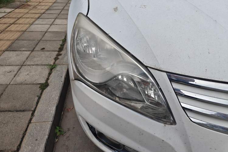 Used Hyundai Celesta 2011 1.6L Manual Comfort Edition Right Front Headlight