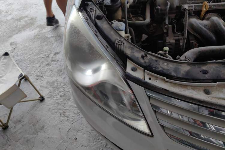 Used Hyundai Celesta 2011 1.6L Automatic Comfort Edition Right Front Headlight