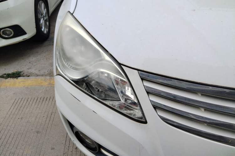 Used Hyundai Celesta 2011 1.6L Manual Comfort Edition Right Front Headlight