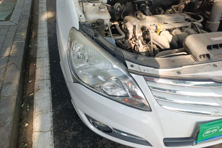 Used Hyundai Celesta 2011 1.6L Manual Luxury Model Right Front Headlight