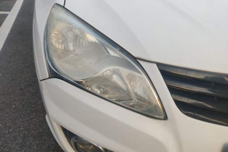 Used Hyundai Celesta 2011 1.6L Automatic Comfort Edition Right Front Headlight