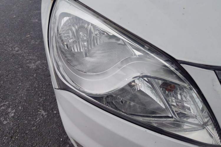 Used Hyundai Celesta 2011 1.6L Manual Luxury Model Right Front Headlight