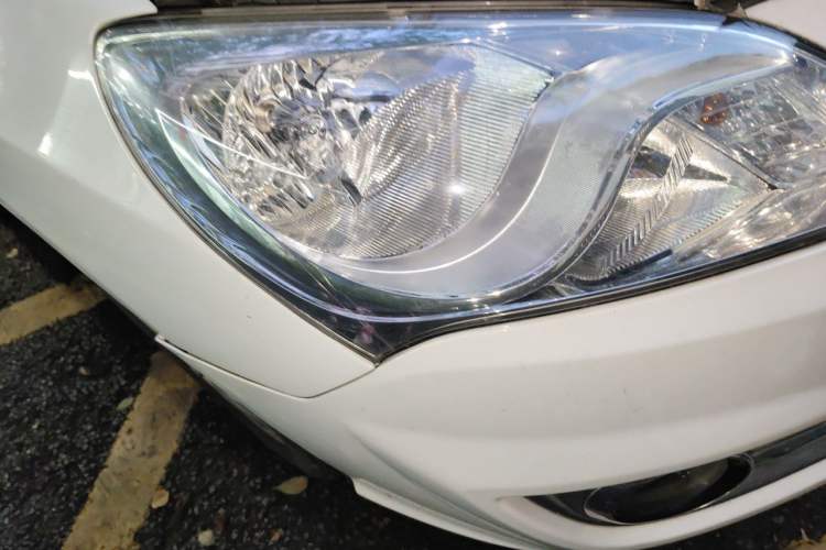 Used Hyundai Celesta 2011 1.6L Automatic Comfort Edition Right Front Headlight