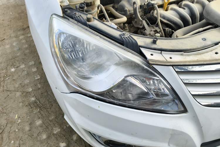 Used Hyundai Celesta 2011 1.6L Manual Comfort Edition Right Front Headlight