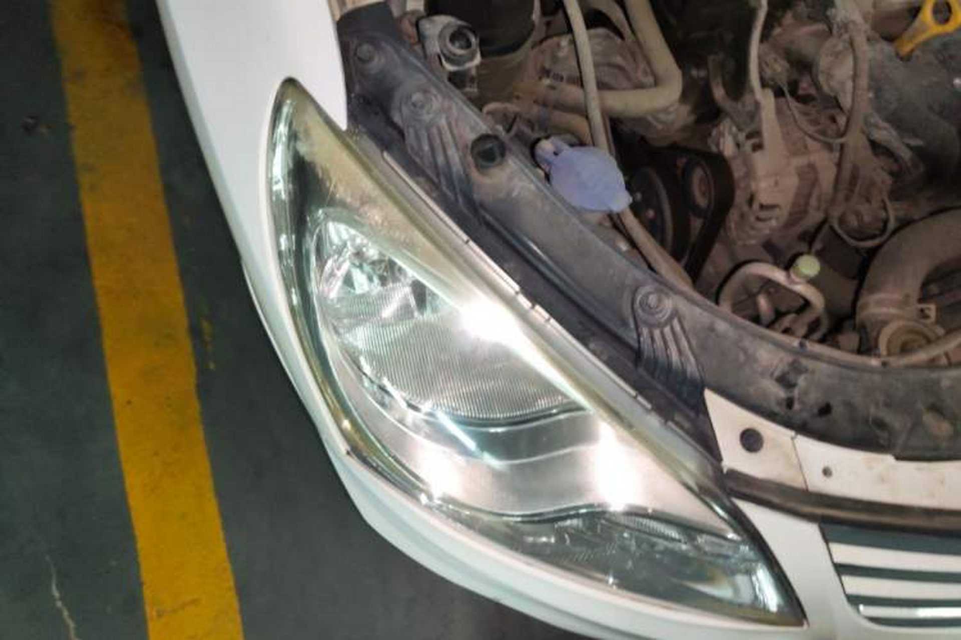 Used Hyundai Celesta 2011 1.6L Automatic Luxury Version Right Front Headlight
