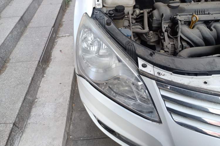Used Hyundai Celesta 2011 1.6L Automatic Comfort Edition Right Front Headlight