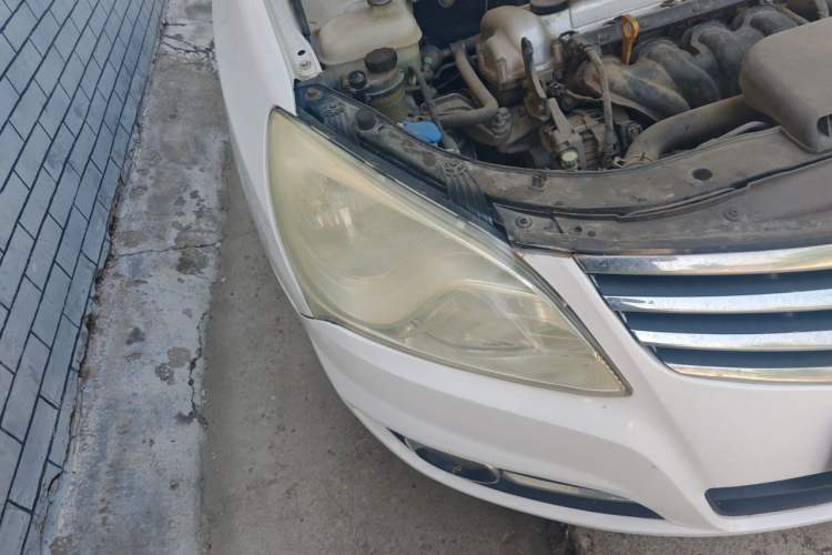 Used Hyundai Celesta 2011 1.6L Manual Comfort Edition Right Front Headlight