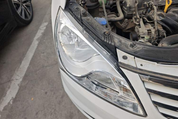Used Hyundai Celesta 2011 1.6L Manual Luxury Model Right Front Headlight