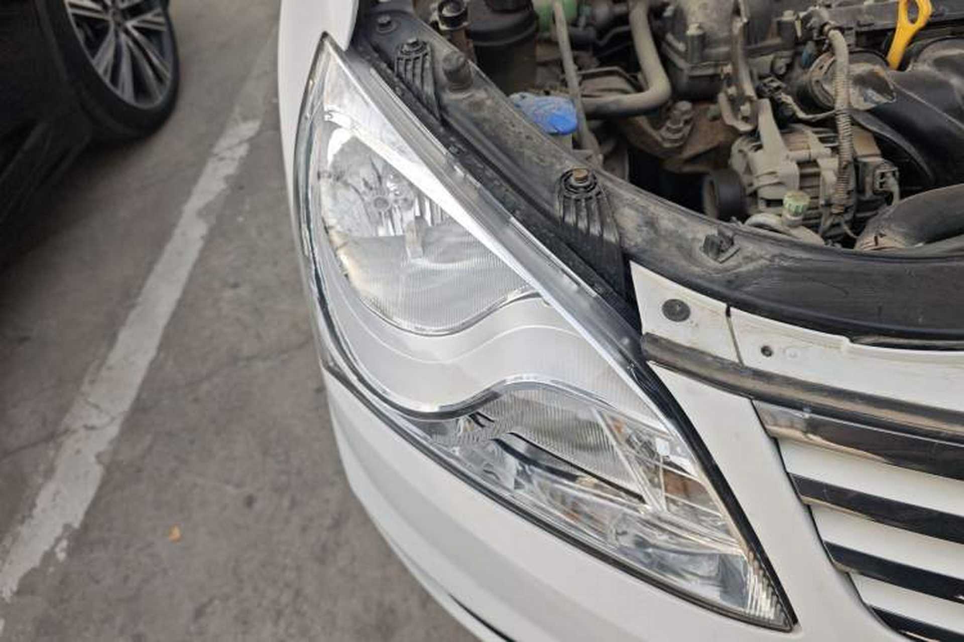 Used Hyundai Celesta 2011 1.6L Manual Luxury Model Right Front Headlight