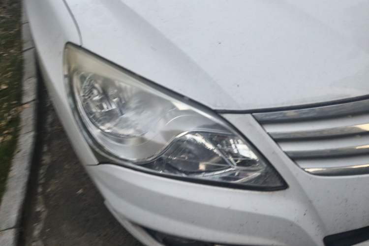 Used Hyundai Celesta 2011 1.6L Manual Luxury Model Right Front Headlight