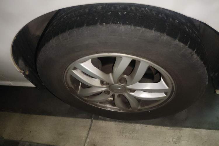 Used Hyundai Celesta 2011 1.6L Manual Comfort Edition Right Front Wheel Hub