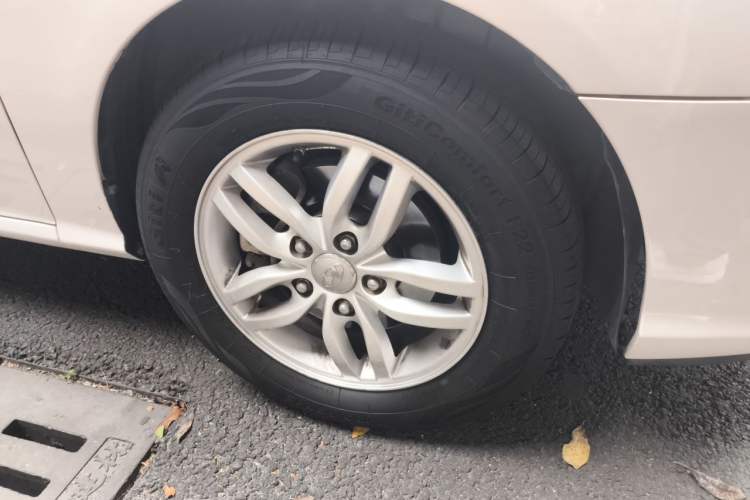 Used Hyundai Celesta 2011 1.6L Automatic Comfort Edition Right Front Wheel Hub