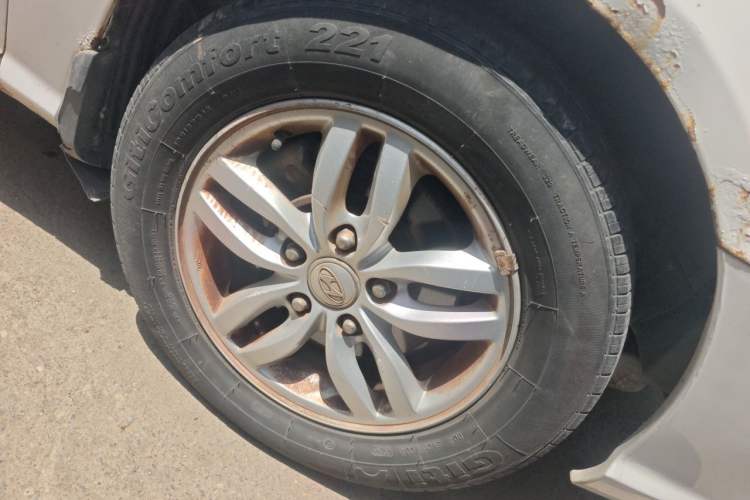 Used Hyundai Celesta 2011 1.6L Manual Luxury Model Right Front Wheel Hub