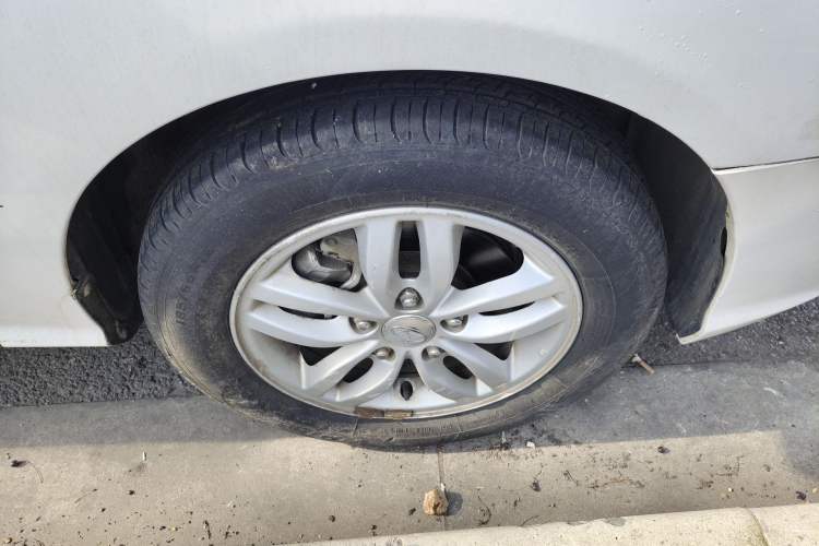 Used Hyundai Celesta 2011 1.6L Manual Luxury Model Right Front Wheel Hub