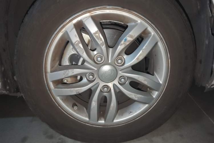 Used Hyundai Celesta 2011 1.6L Manual Comfort Edition Right Front Wheel Hub