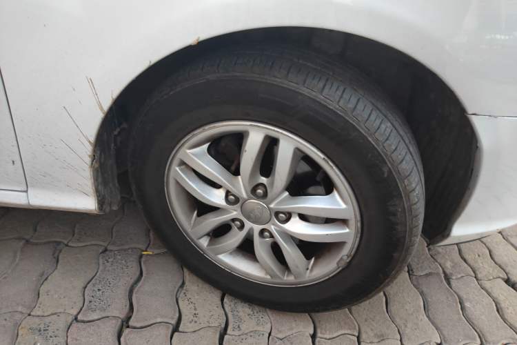 Used Hyundai Celesta 2011 1.6L Manual Comfort Edition Right Front Wheel Hub