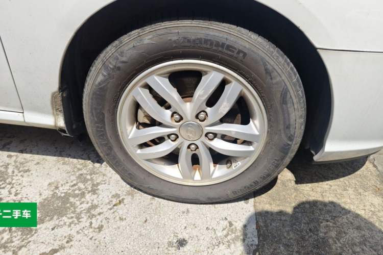 Used Hyundai Celesta 2011 1.6L Automatic Comfort Edition Right Front Wheel Hub