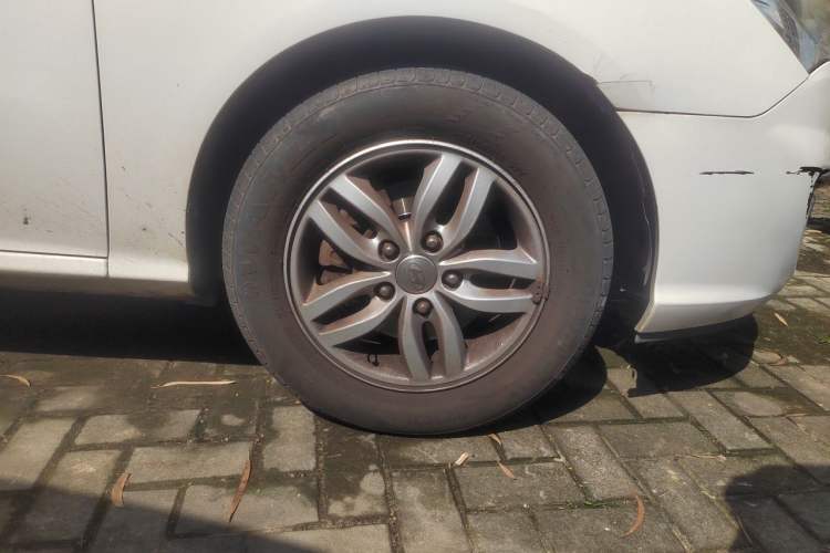 Used Hyundai Celesta 2011 1.6L Automatic Luxury Version Right Front Wheel Hub