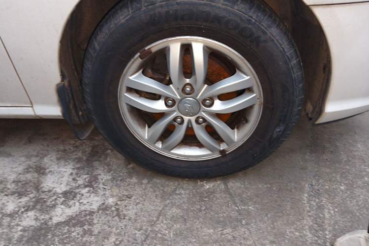 Used Hyundai Celesta 2011 1.6L Manual Luxury Model Right Front Wheel Hub