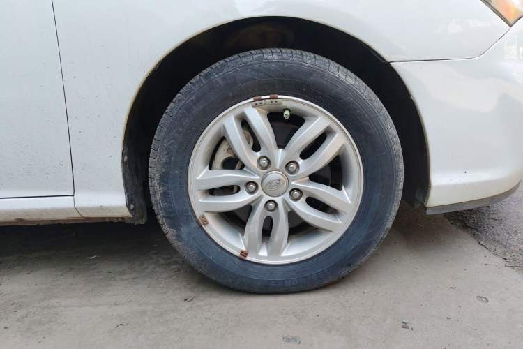 Used Hyundai Celesta 2011 1.6L Automatic Comfort Edition Right Front Wheel Hub