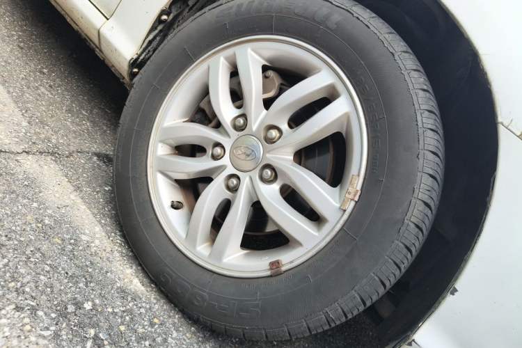 Used Hyundai Celesta 2011 1.6L Automatic Comfort Edition Right Front Wheel Hub