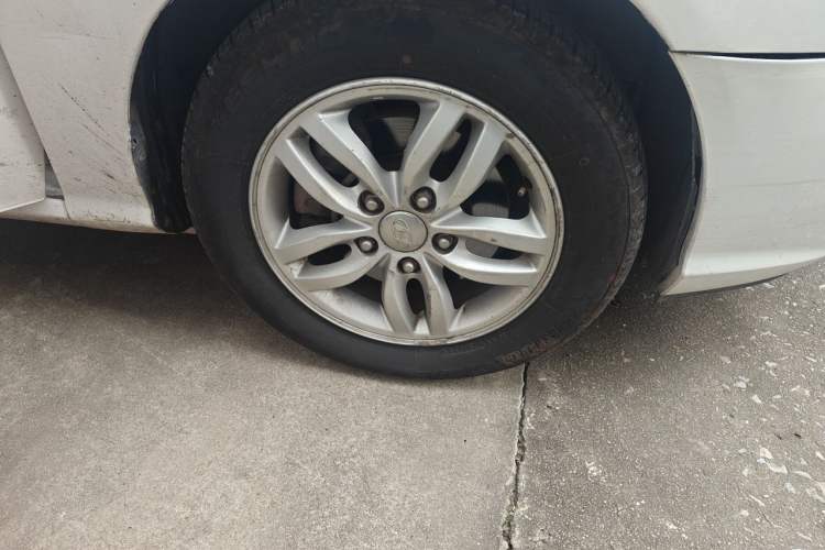 Used Hyundai Celesta 2011 1.6L Automatic Comfort Edition Right Front Wheel Hub