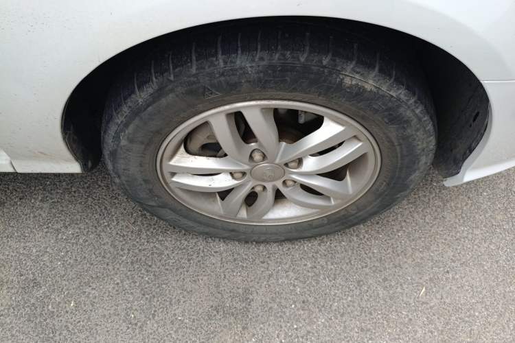 Used Hyundai Celesta 2011 1.6L Manual Comfort Edition Right Front Wheel Hub