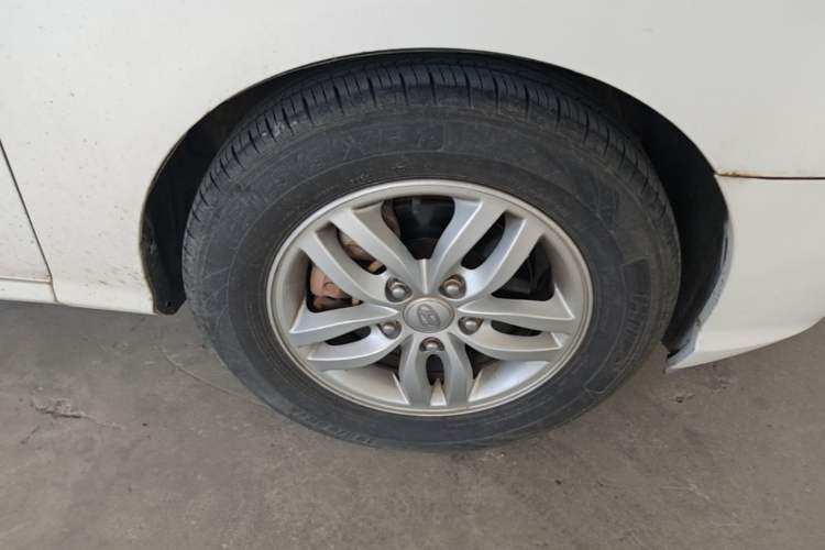 Used Hyundai Celesta 2011 1.6L Automatic Luxury Version Right Front Wheel Hub