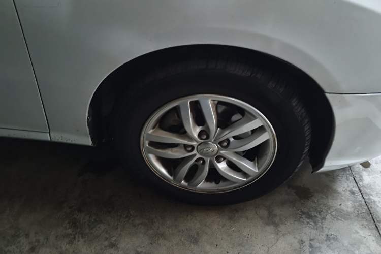 Used Hyundai Celesta 2011 1.6L Automatic Comfort Edition Right Front Wheel Hub