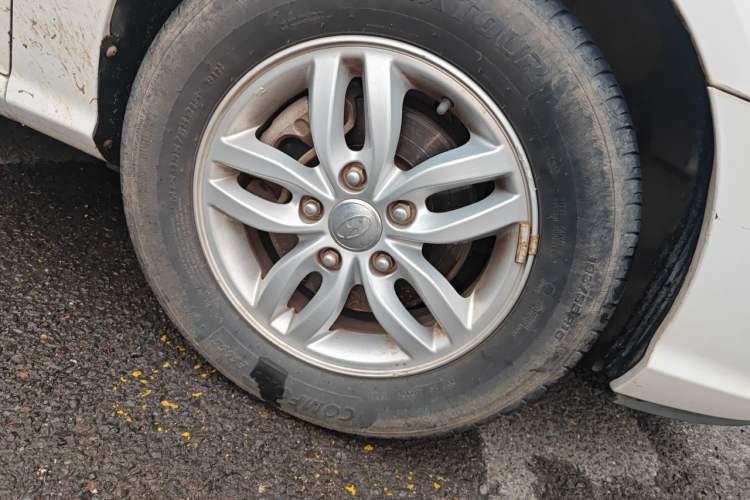 Used Hyundai Celesta 2011 1.6L Manual Luxury Model Right Front Wheel Hub