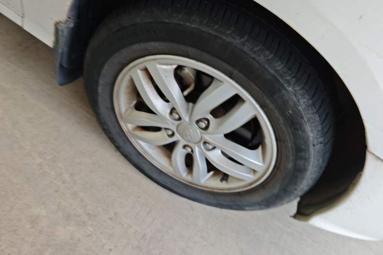 Used Hyundai Celesta 2011 1.6L Automatic Comfort Edition Right Front Wheel Hub