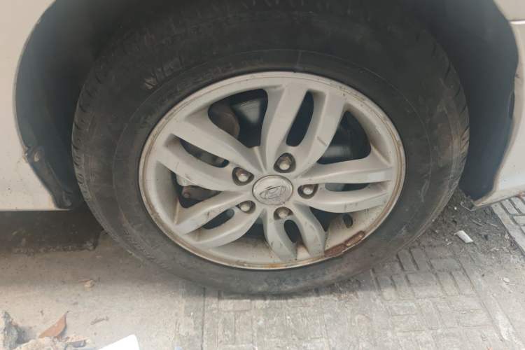 Used Hyundai Celesta 2011 1.6L Manual Comfort Edition Right Front Wheel Hub