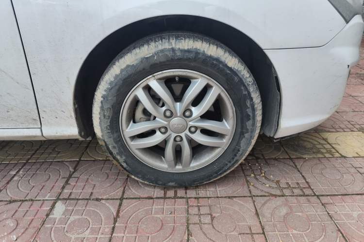 Used Hyundai Celesta 2011 1.6L Manual Comfort Edition Right Front Wheel Hub