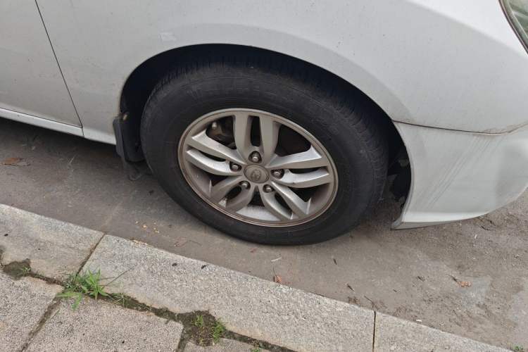 Used Hyundai Celesta 2011 1.6L Manual Comfort Edition Right Front Wheel Hub