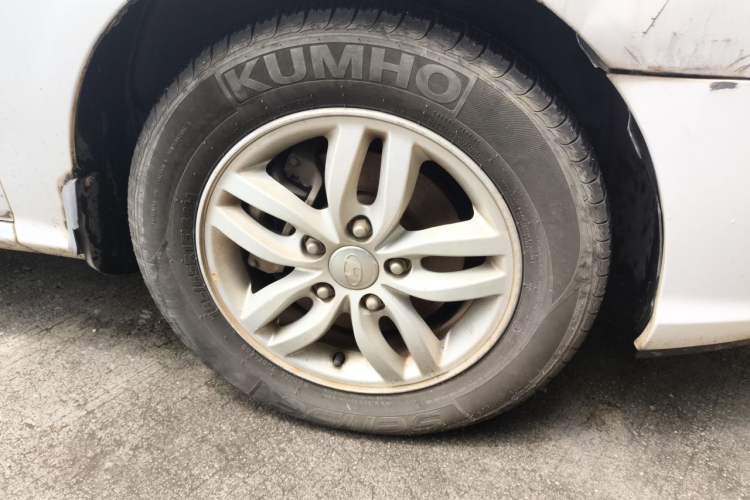 Used Hyundai Celesta 2011 1.6L Manual Comfort Edition Right Front Wheel Hub