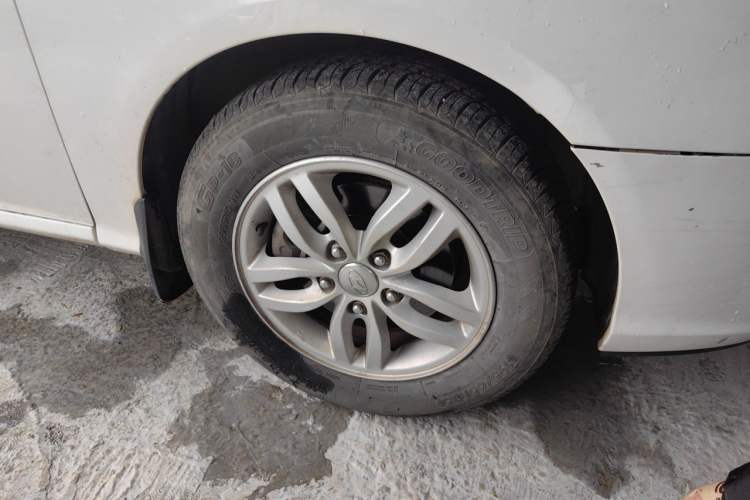 Used Hyundai Celesta 2011 1.6L Automatic Comfort Edition Right Front Wheel Hub