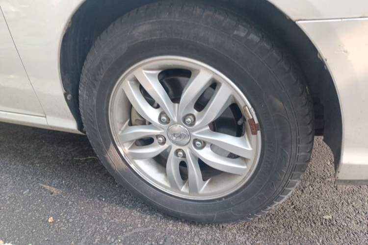 Used Hyundai Celesta 2011 1.6L Manual Luxury Model Right Front Wheel Hub