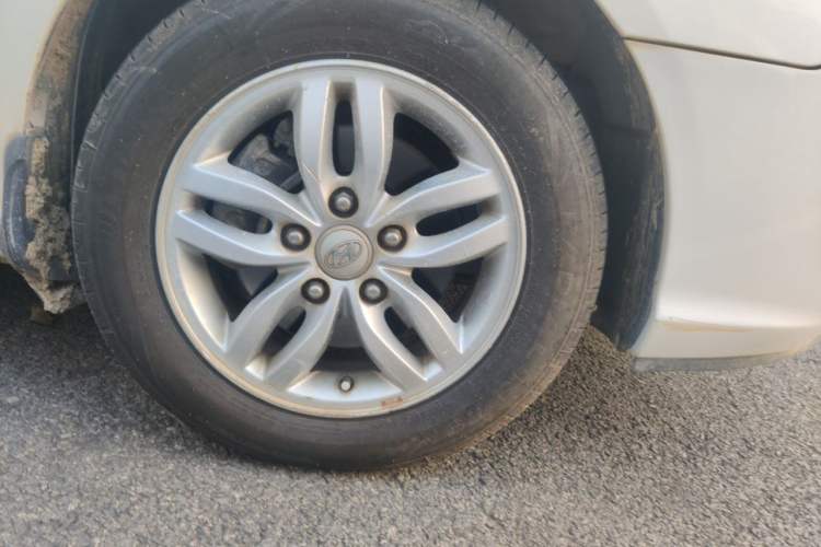 Used Hyundai Celesta 2011 1.6L Automatic Comfort Edition Right Front Wheel Hub