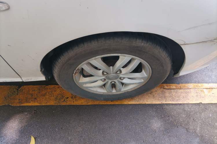 Used Hyundai Celesta 2011 1.6L Automatic Comfort Edition Right Front Wheel Hub