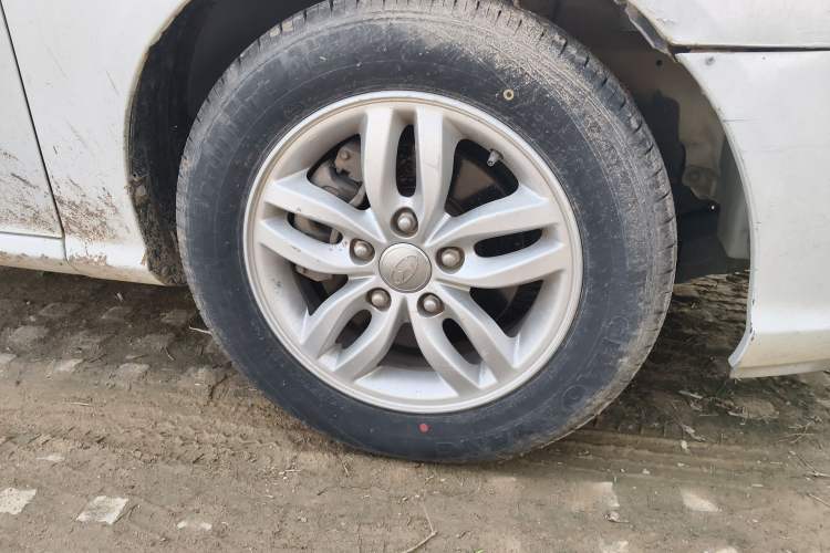 Used Hyundai Celesta 2011 1.6L Manual Comfort Edition Right Front Wheel Hub