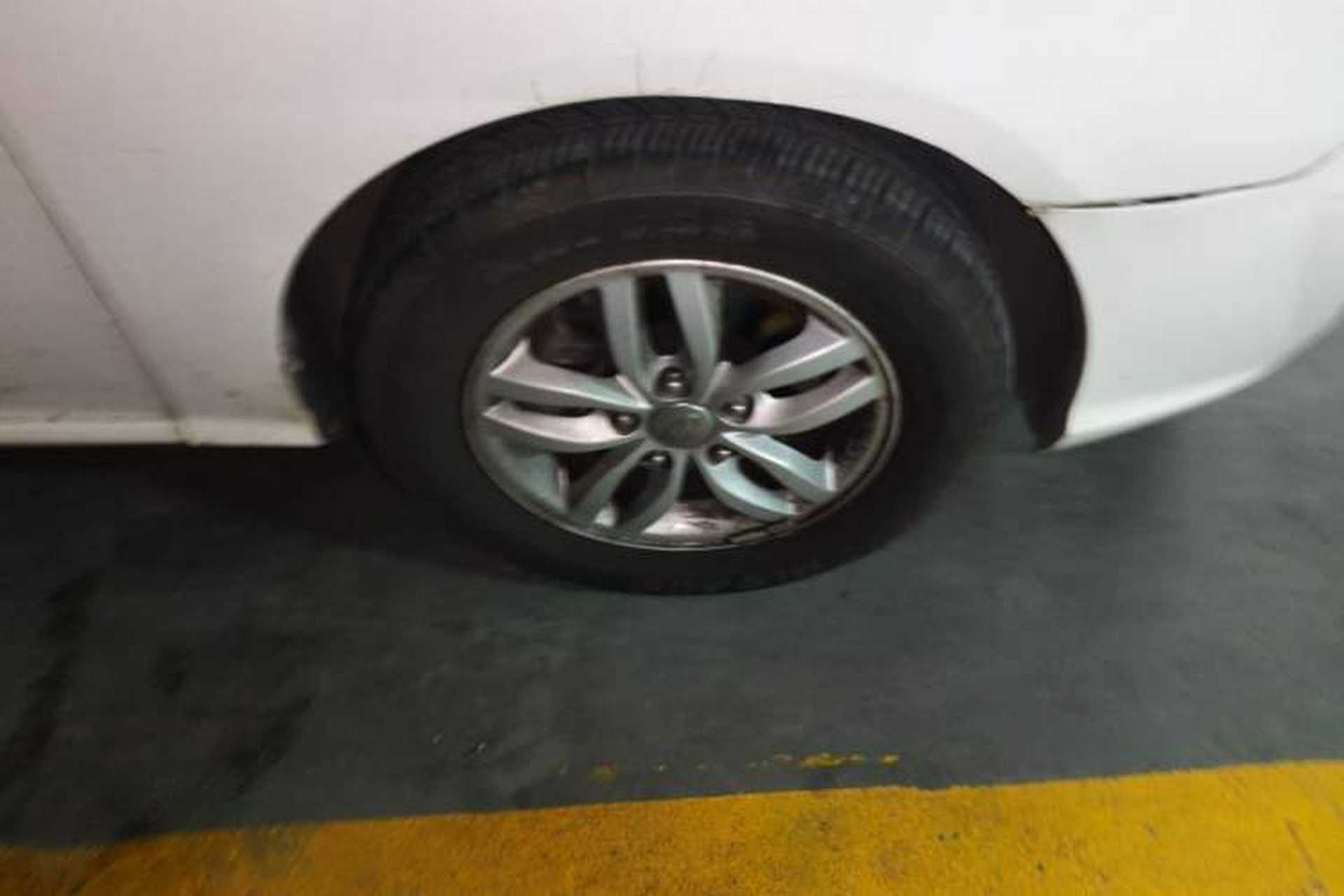 Used Hyundai Celesta 2011 1.6L Automatic Luxury Version Right Front Wheel Hub