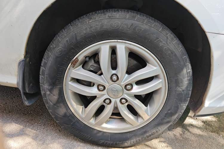 Used Hyundai Celesta 2011 1.6L Manual Comfort Edition Right Front Wheel Hub