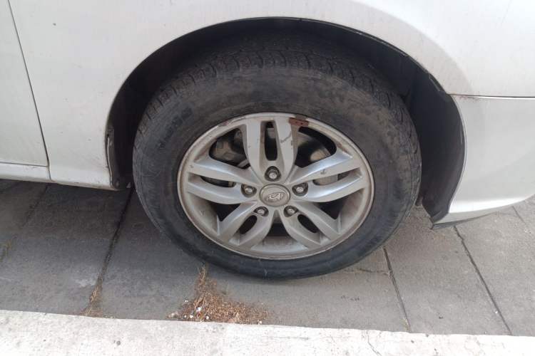 Used Hyundai Celesta 2011 1.6L Automatic Comfort Edition Right Front Wheel Hub