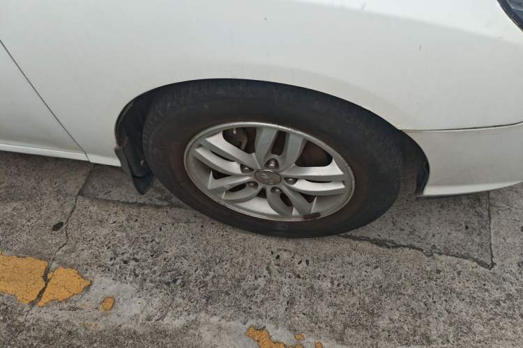 Used Hyundai Celesta 2011 1.6L Automatic Luxury Version Right Front Wheel Hub