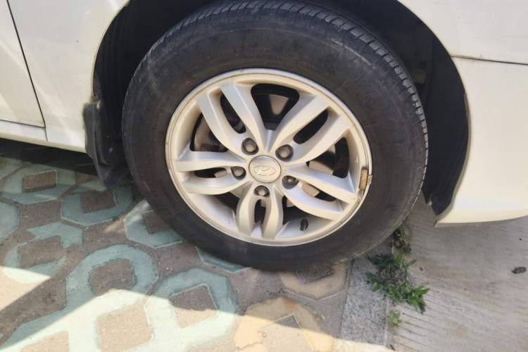 Used Hyundai Celesta 2011 1.6L Manual Comfort Edition Right Front Wheel Hub
