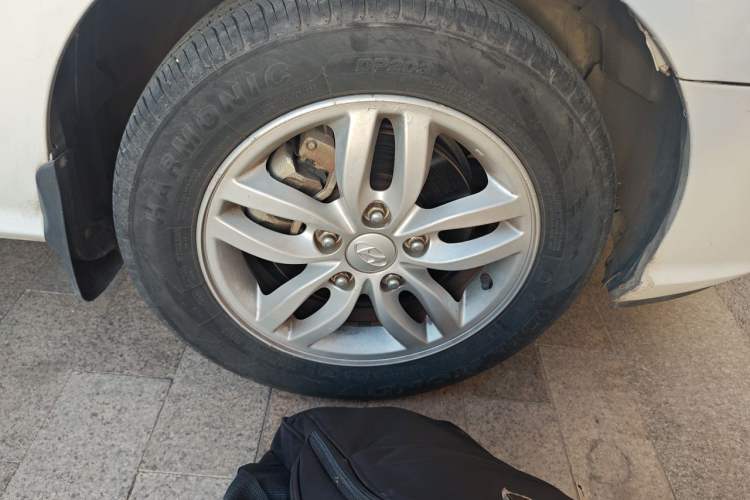 Used Hyundai Celesta 2011 1.6L Automatic Comfort Edition Right Front Wheel Hub