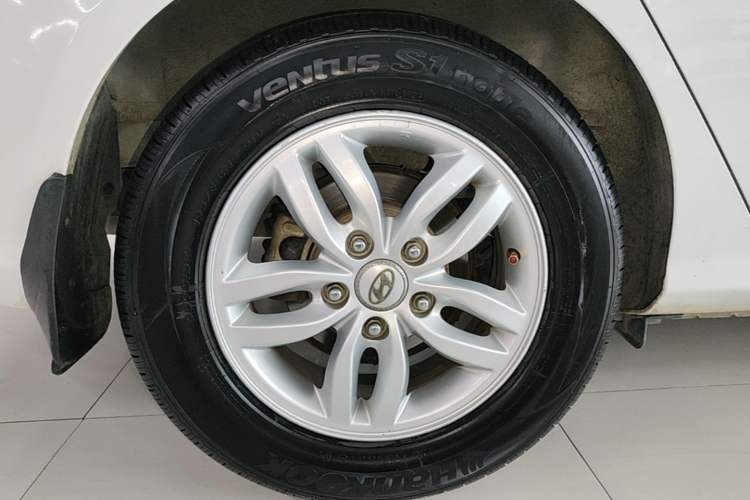 Used Hyundai Celesta 2011 1.6L Manual Luxury Model Right Rear Wheel Hub