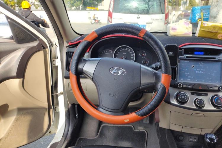Used Hyundai Celesta 2011 1.6L Manual Luxury Model Steering Wheel