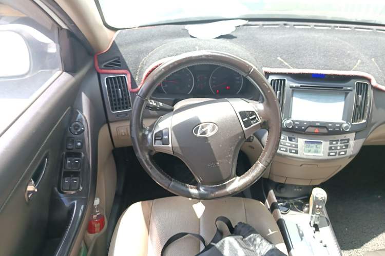Used Hyundai Celesta 2011 1.6L Automatic Top-Tier Version Steering Wheel